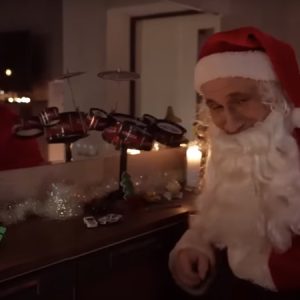 Watch: ‘Santa Putin’ Swaps Out Same-Sex Couple for Mother & Father in Russian Propaganda Video